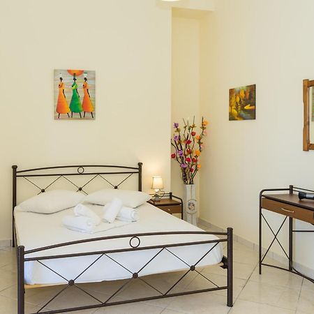 Laganas Strip Mall Apartments מראה חיצוני תמונה