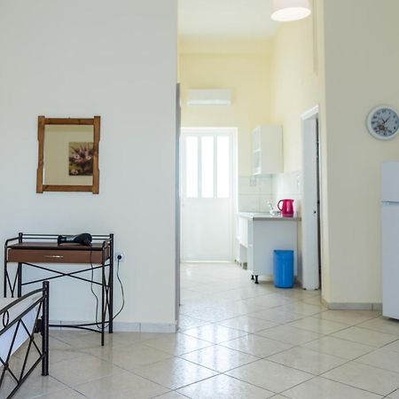 Laganas Strip Mall Apartments מראה חיצוני תמונה