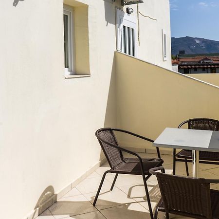 Laganas Strip Mall Apartments מראה חיצוני תמונה