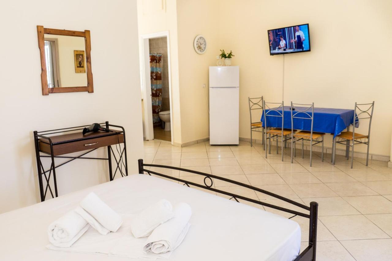Laganas Strip Mall Apartments מראה חיצוני תמונה
