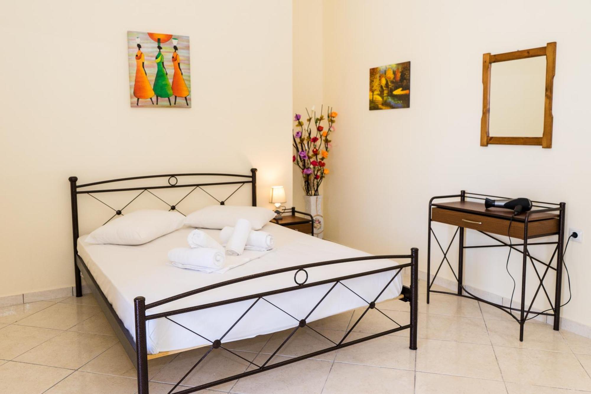 Laganas Strip Mall Apartments מראה חיצוני תמונה