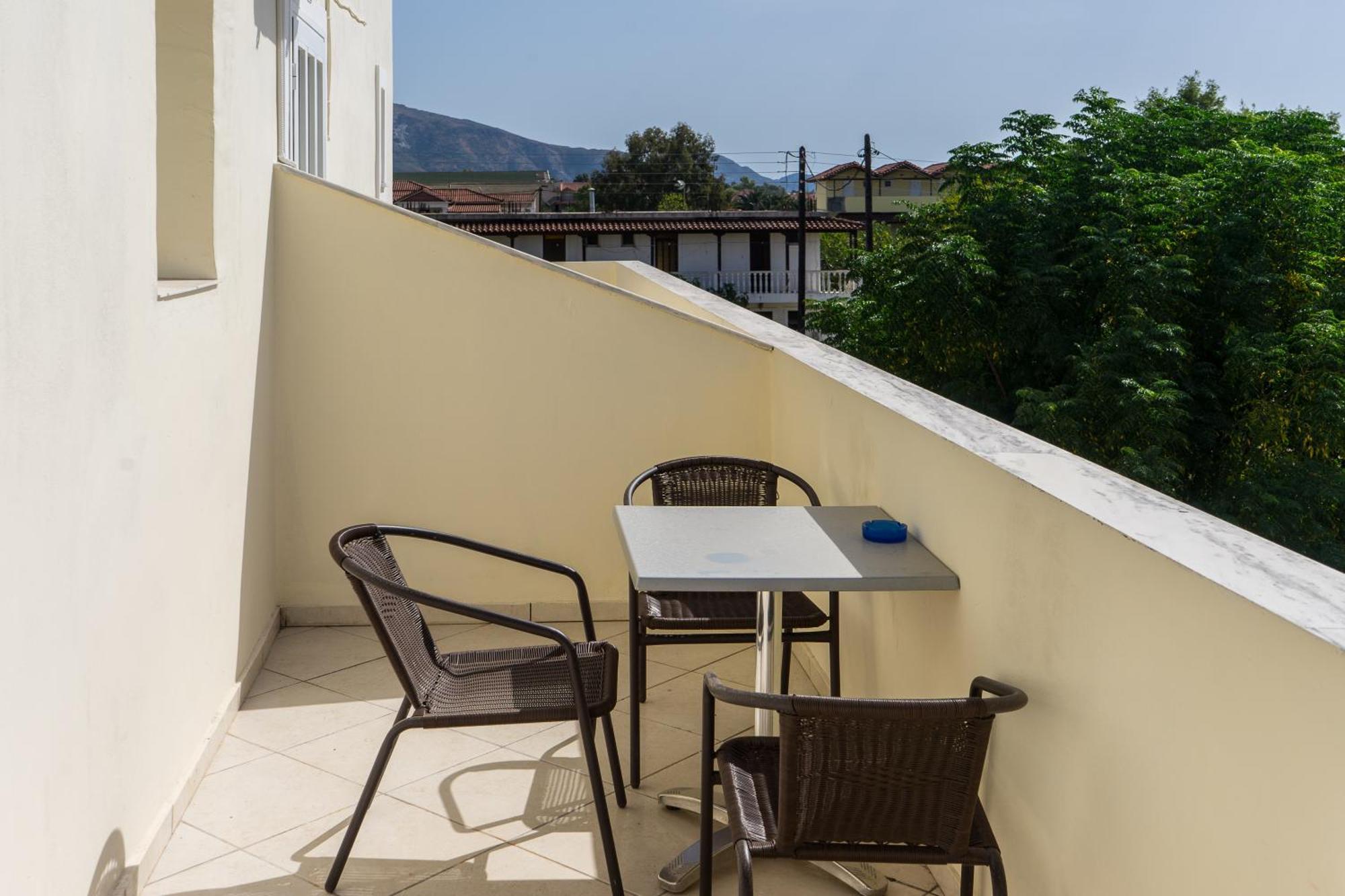 Laganas Strip Mall Apartments מראה חיצוני תמונה
