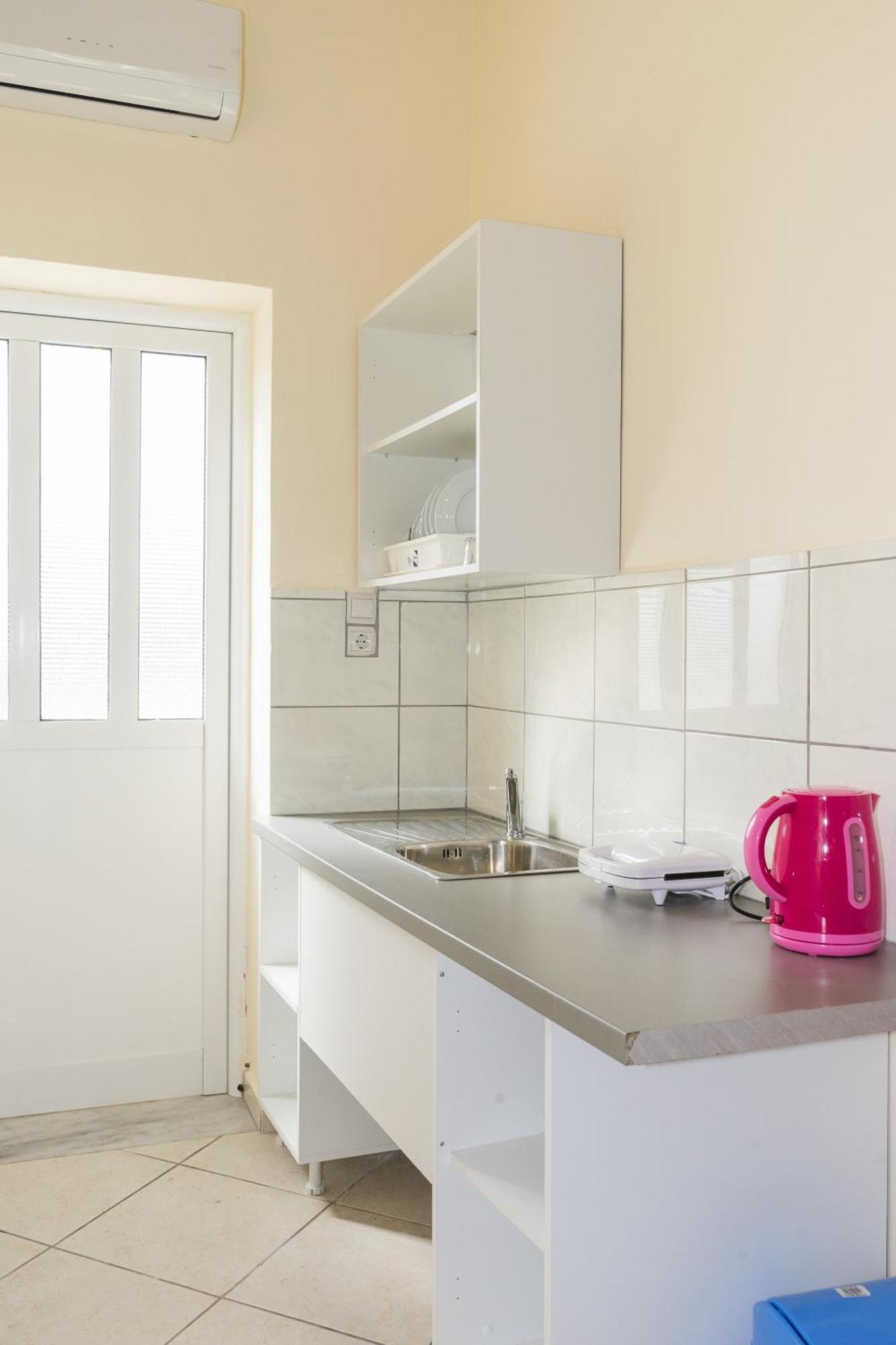 Laganas Strip Mall Apartments מראה חיצוני תמונה
