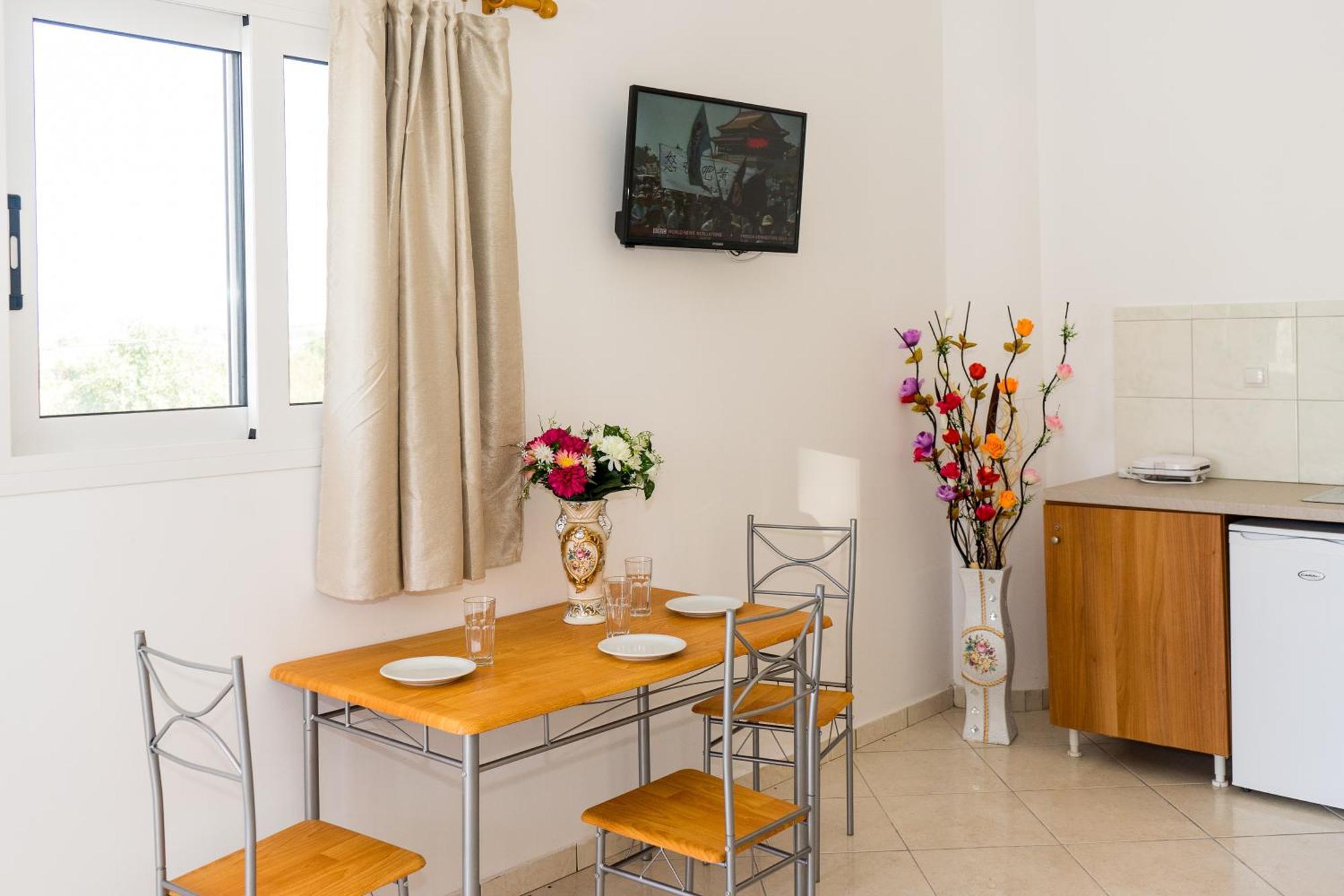 Laganas Strip Mall Apartments מראה חיצוני תמונה