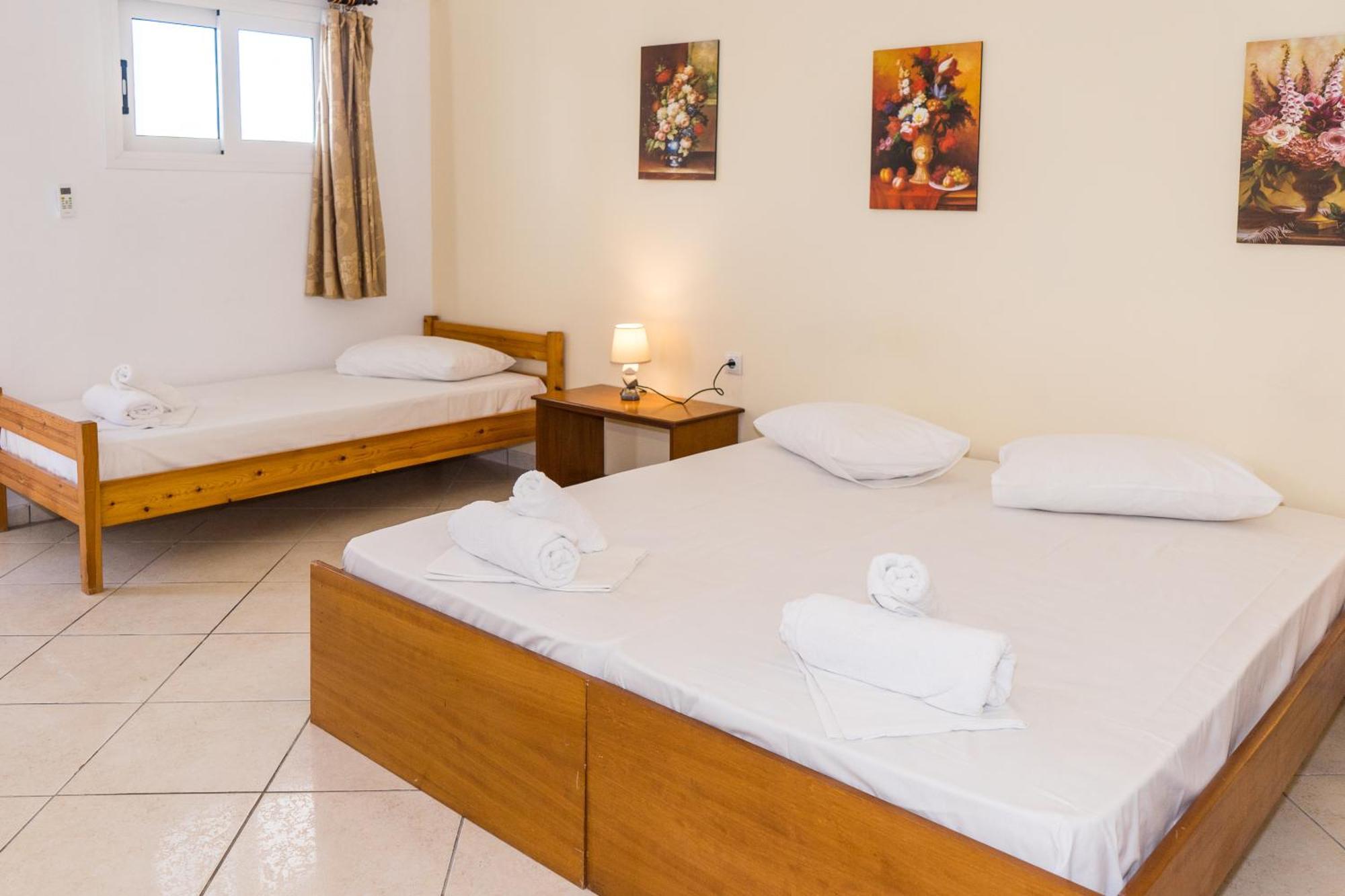 Laganas Strip Mall Apartments מראה חיצוני תמונה