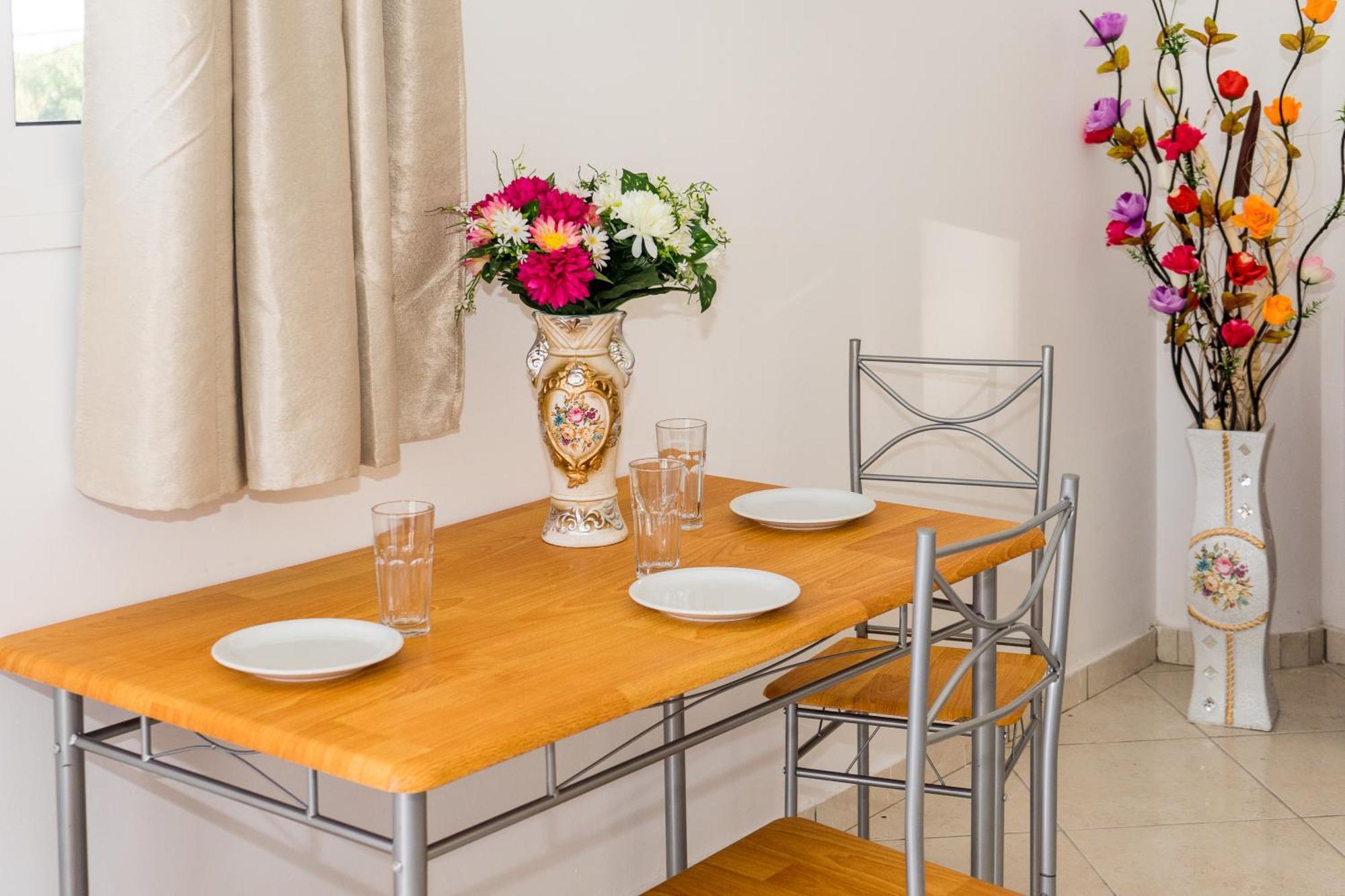 Laganas Strip Mall Apartments מראה חיצוני תמונה