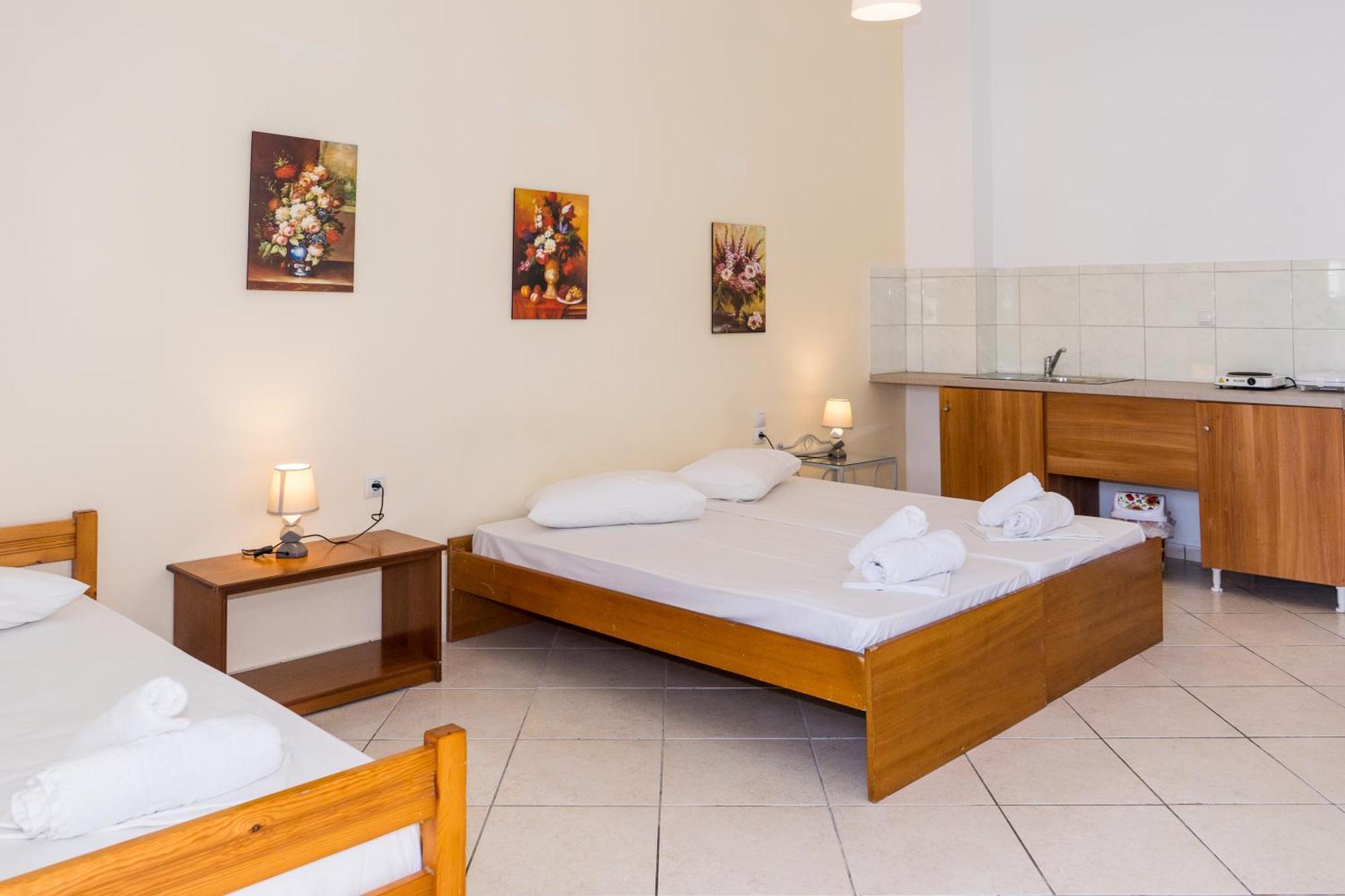 Laganas Strip Mall Apartments מראה חיצוני תמונה