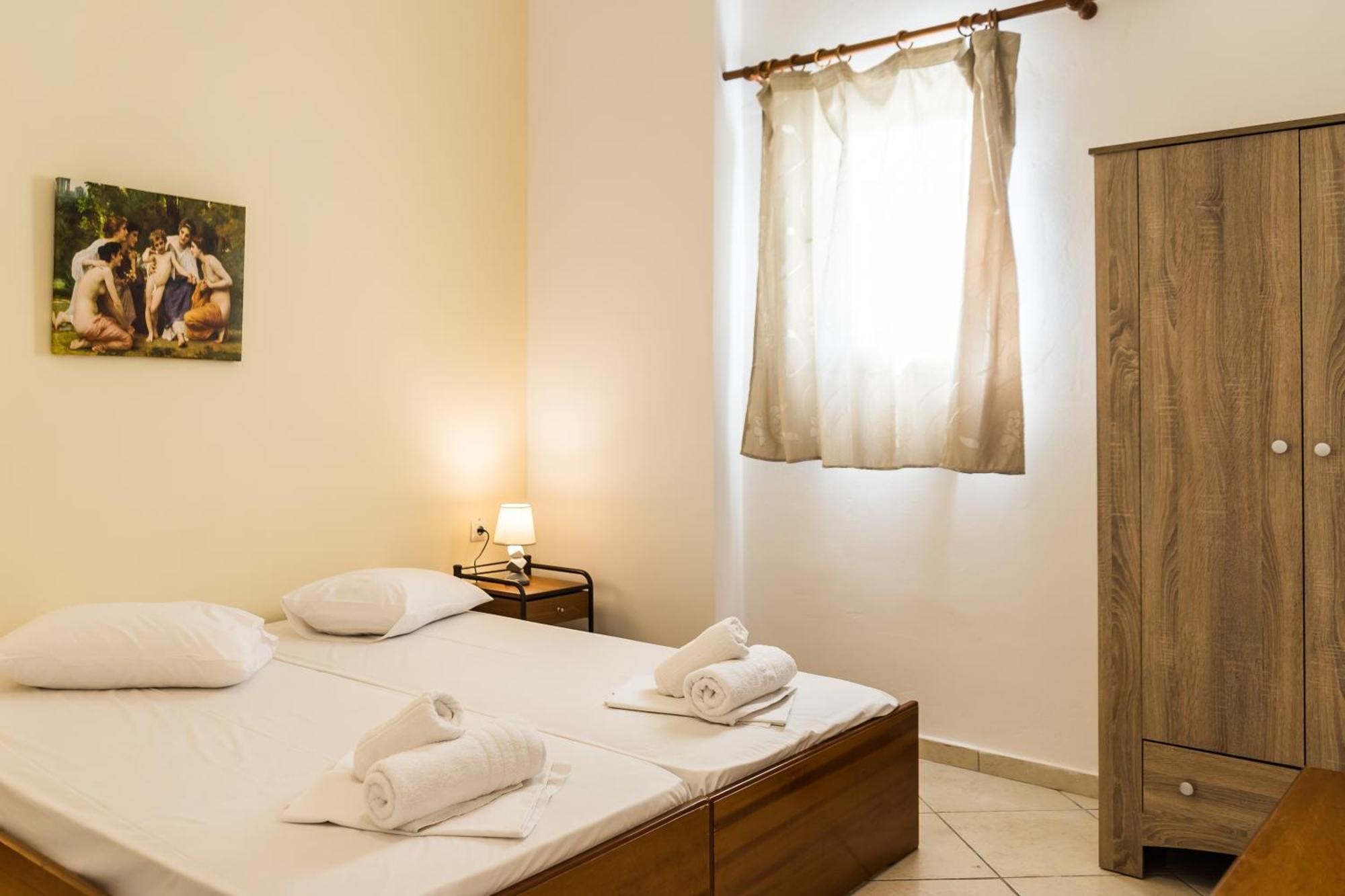 Laganas Strip Mall Apartments מראה חיצוני תמונה