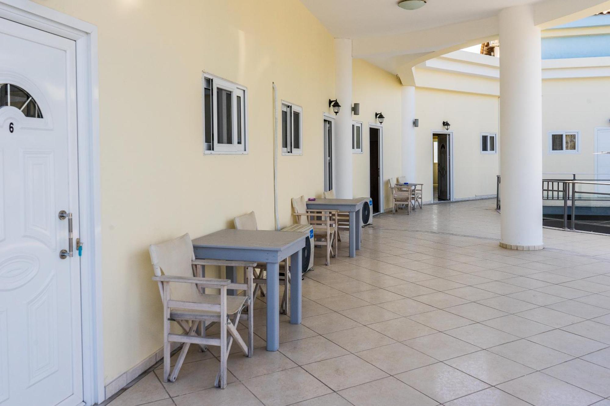 Laganas Strip Mall Apartments מראה חיצוני תמונה