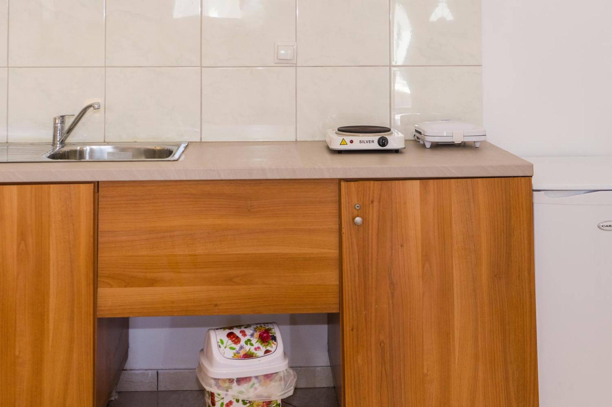 Laganas Strip Mall Apartments מראה חיצוני תמונה