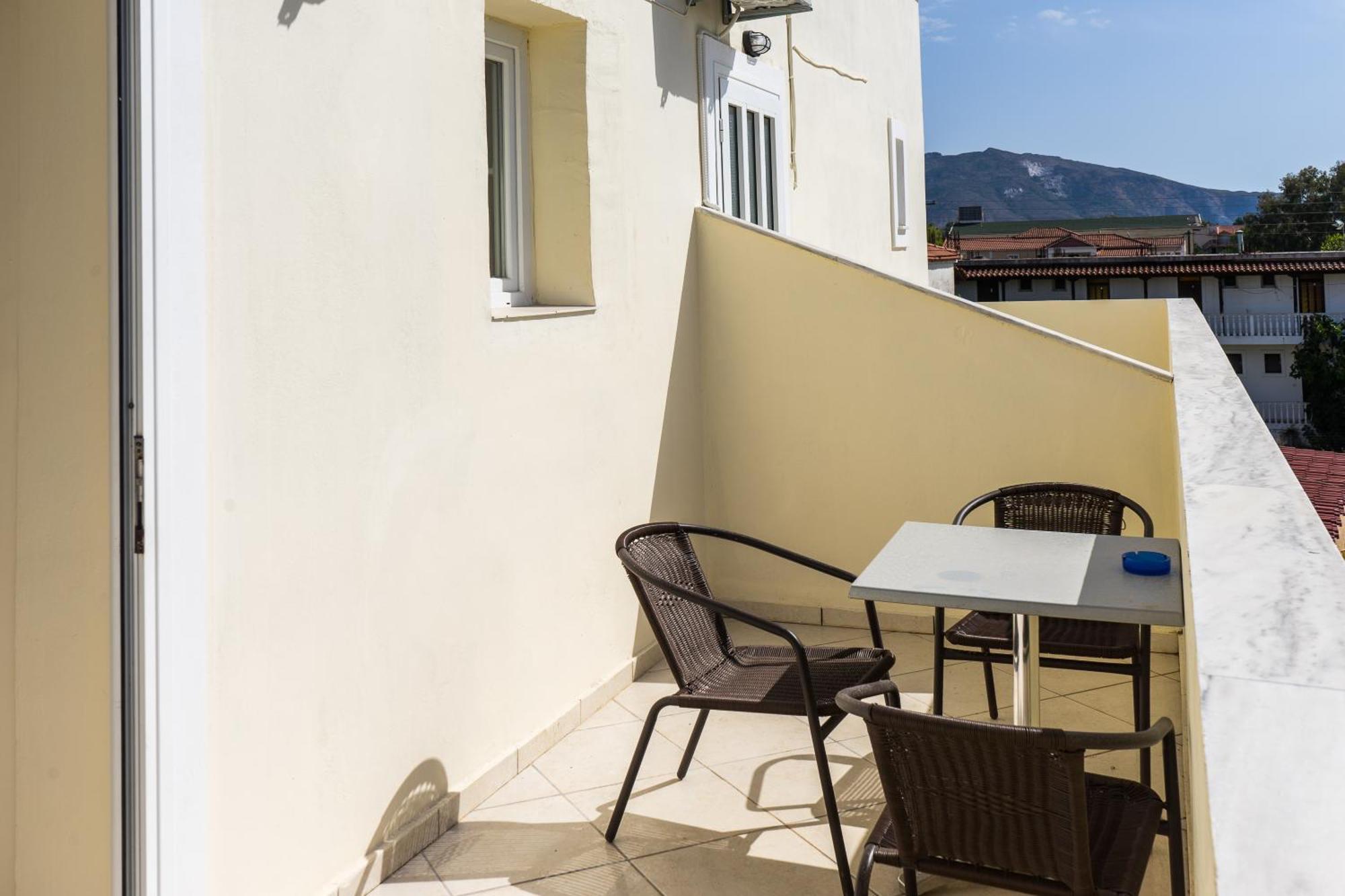 Laganas Strip Mall Apartments מראה חיצוני תמונה